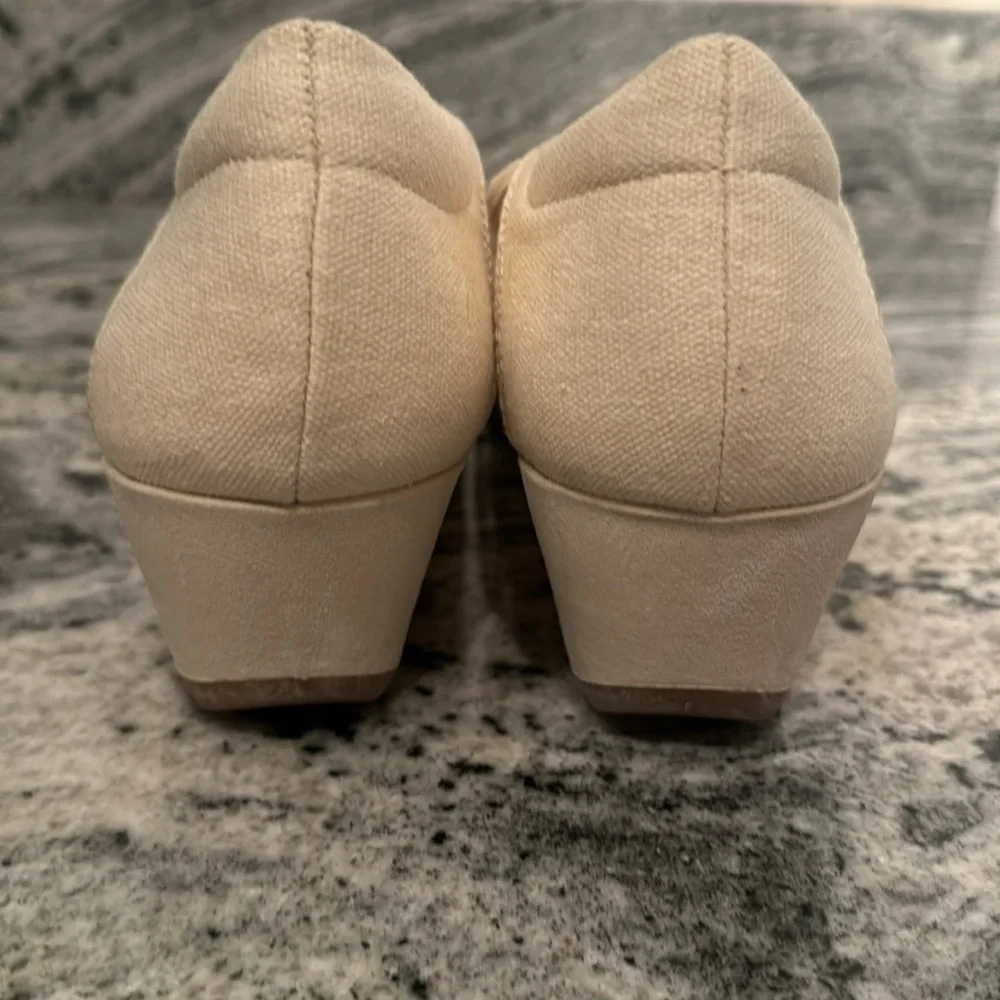 Naturalizer N5 Contour Comfort Cream Lace Trim Wedges. Sz 9